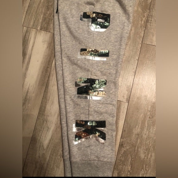 vs pink rare set make sure you read below 👇final markdown ❌ - Picture 3 of 9